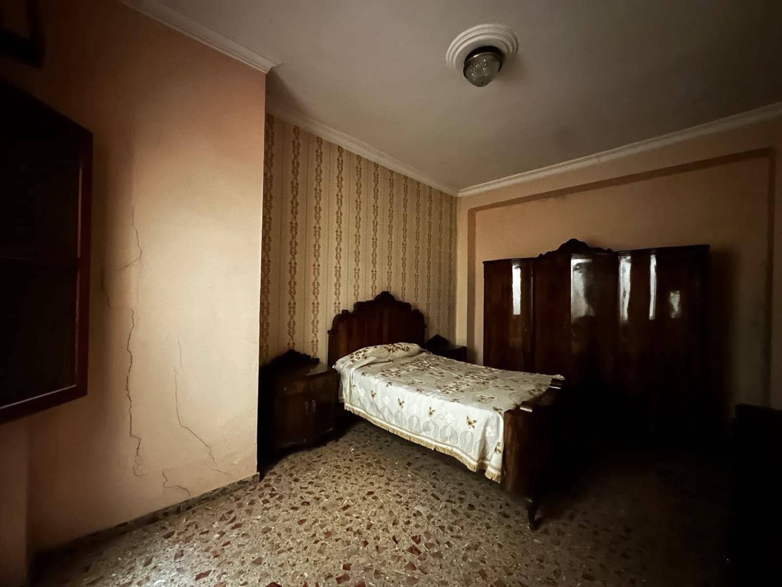 4 slaapkamer Huis te koop in Carlet met garage - € 140.000 (Ref: 8247829)