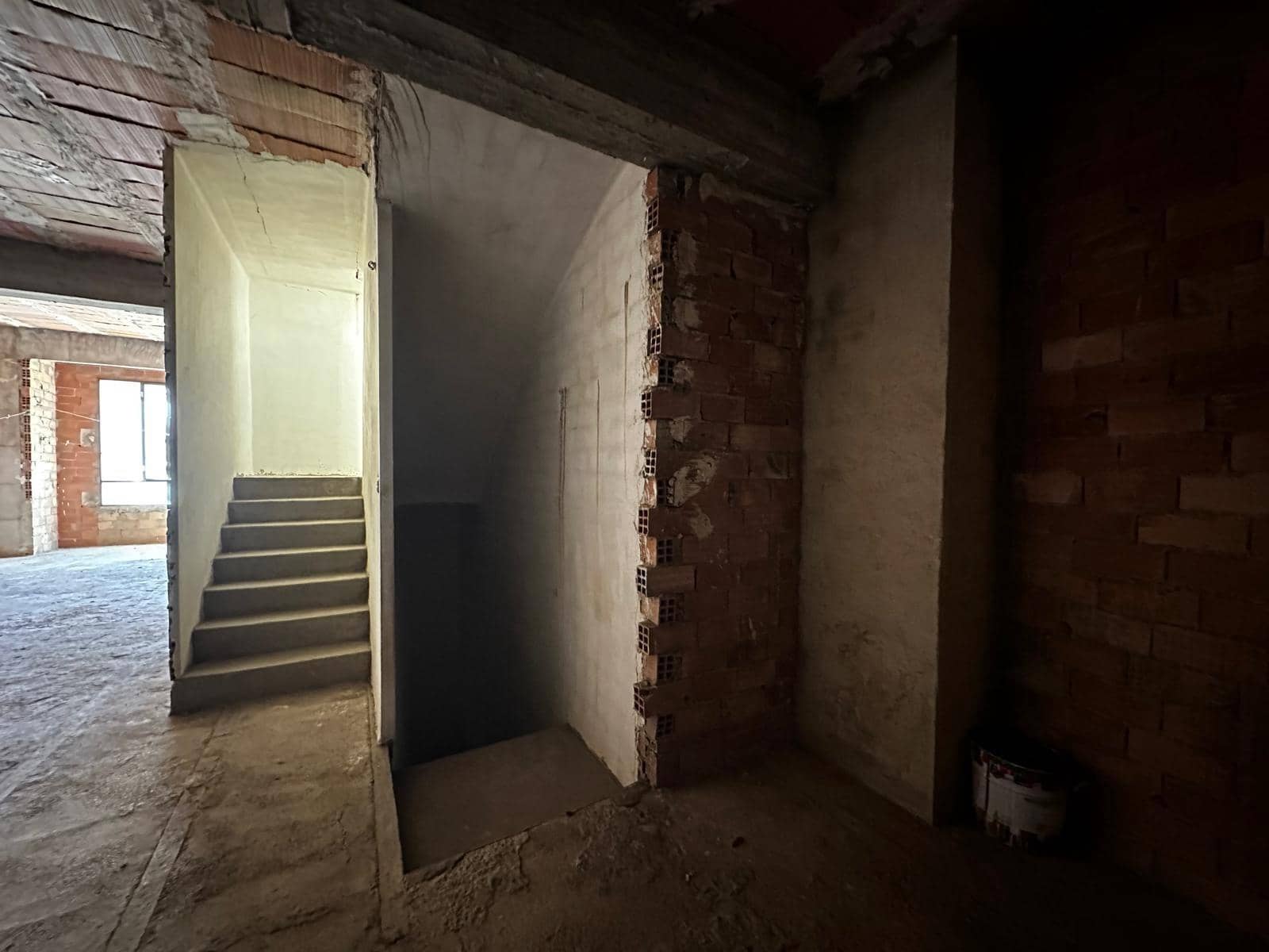 4 slaapkamer Huis te koop in Carlet met garage - € 140.000 (Ref: 8247829)