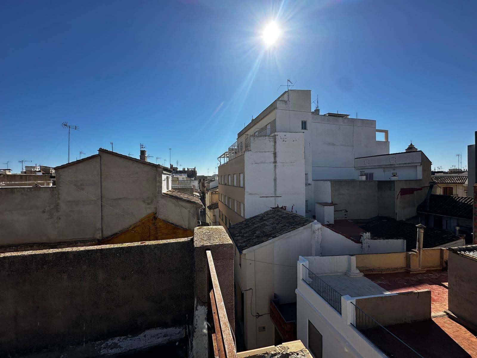 4 slaapkamer Huis te koop in Carlet met garage - € 140.000 (Ref: 8247829)