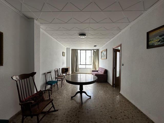 4 bedroom Townhouse for sale in Carlet with garage - € 140,000 (Ref: 8247829)