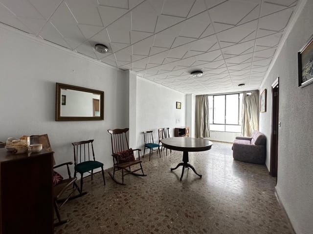 4 bedroom Townhouse for sale in Carlet with garage - € 140,000 (Ref: 8247829)