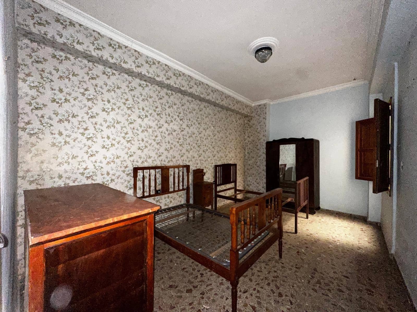 4 slaapkamer Huis te koop in Carlet met garage - € 140.000 (Ref: 8247829)