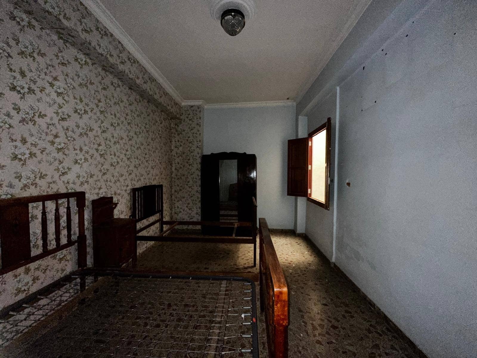 4 slaapkamer Huis te koop in Carlet met garage - € 140.000 (Ref: 8247829)