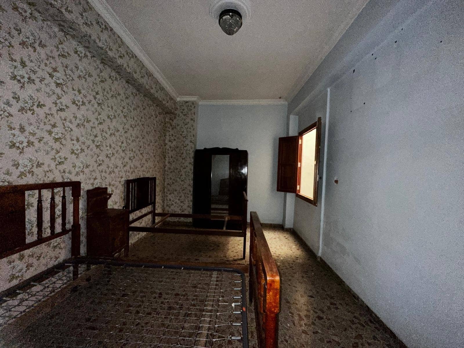 4 slaapkamer Huis te koop in Carlet met garage - € 140.000 (Ref: 8247829)