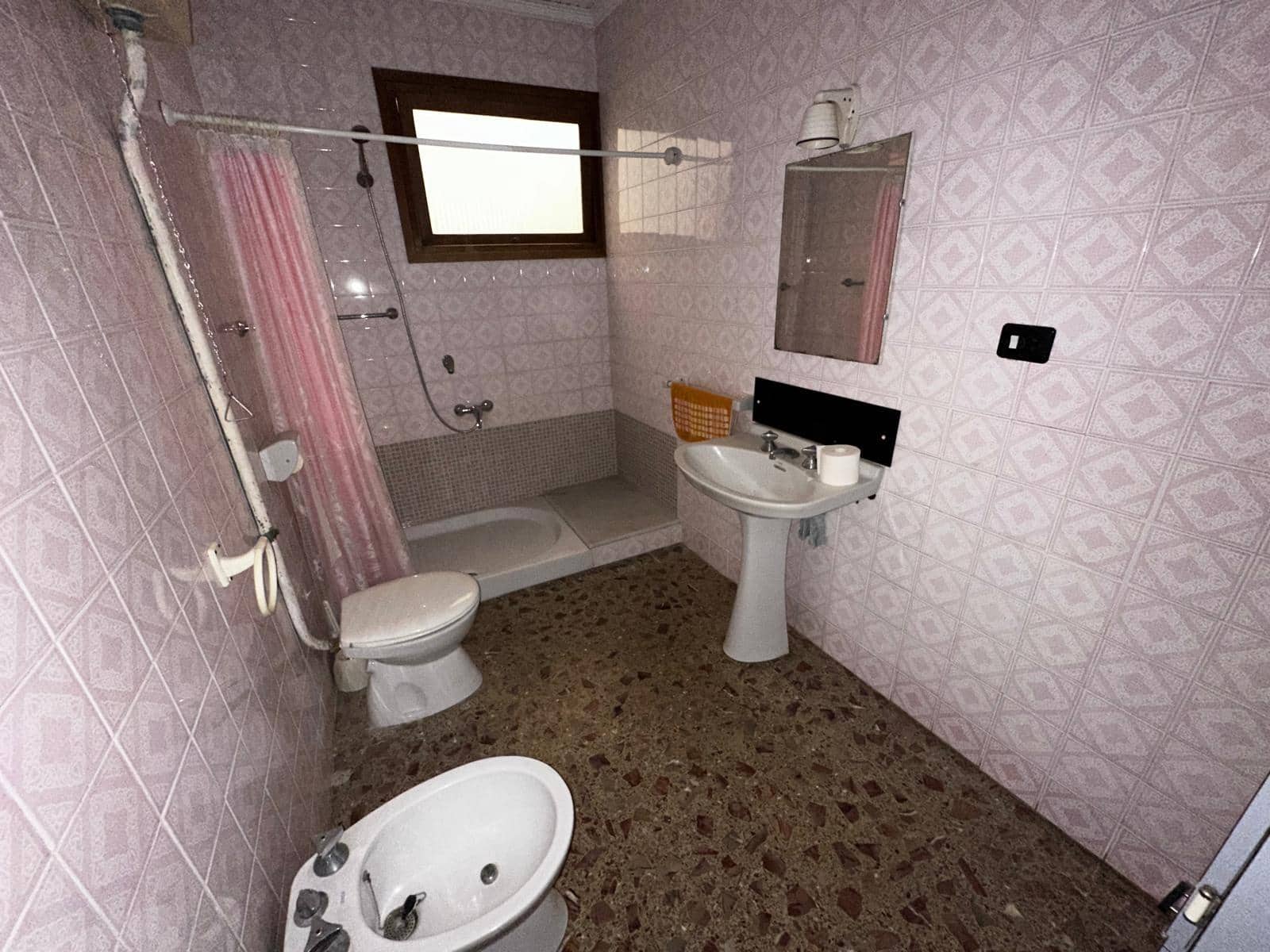 4 slaapkamer Huis te koop in Carlet met garage - € 140.000 (Ref: 8247829)