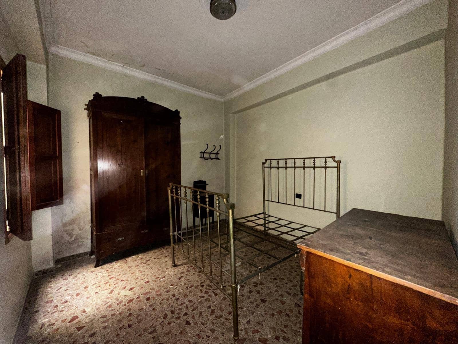 4 slaapkamer Huis te koop in Carlet met garage - € 140.000 (Ref: 8247829)