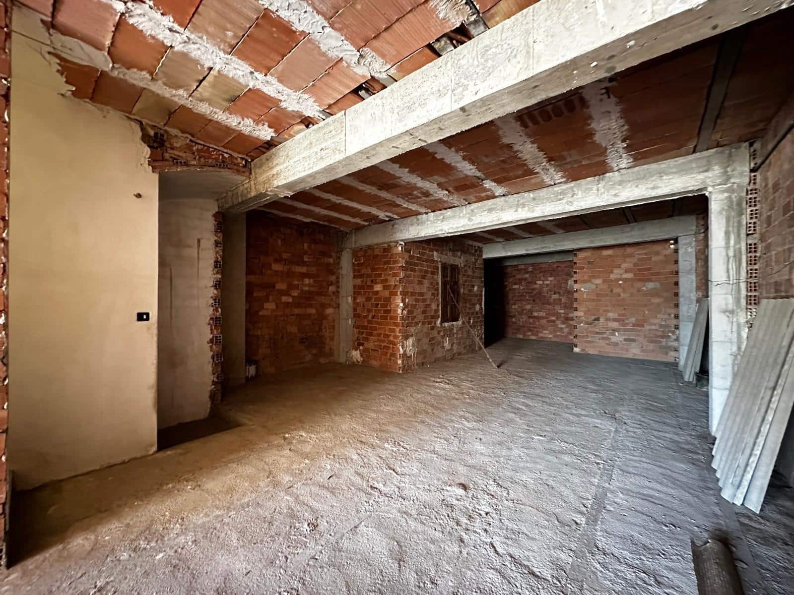 4 slaapkamer Huis te koop in Carlet met garage - € 140.000 (Ref: 8247829)