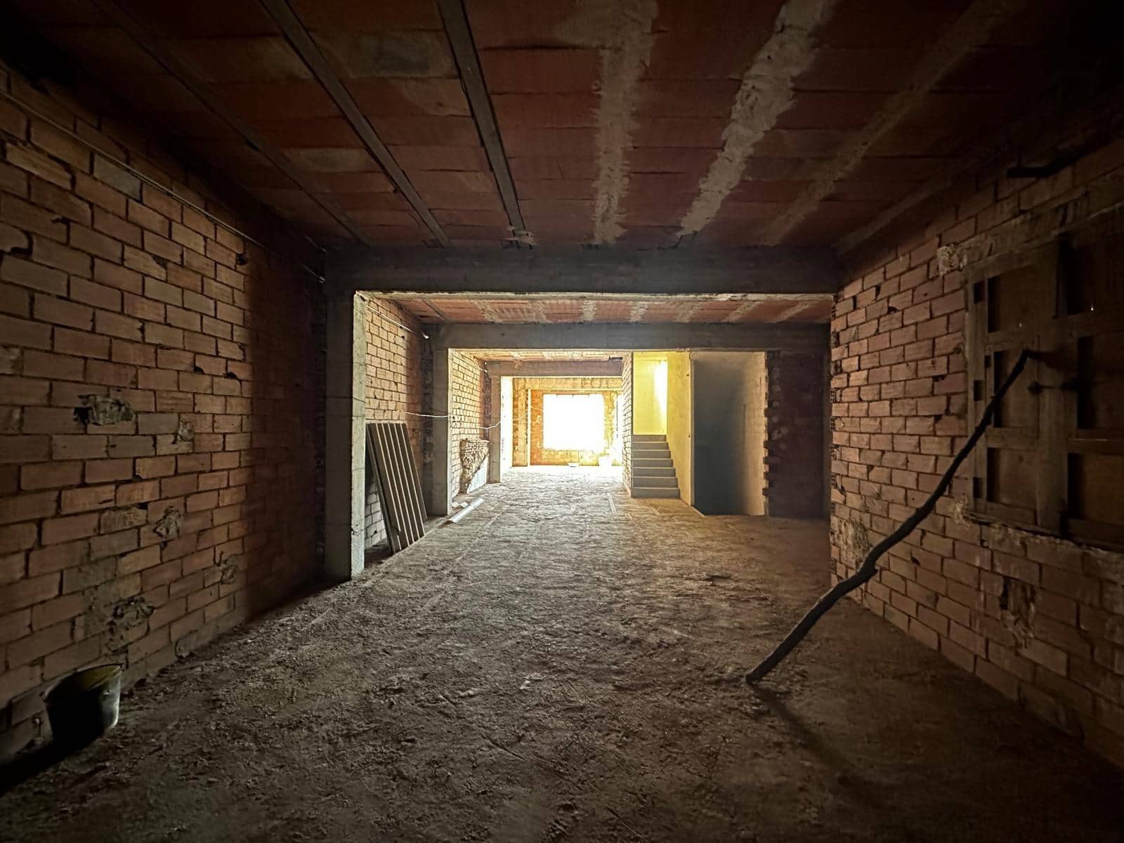 4 slaapkamer Huis te koop in Carlet met garage - € 140.000 (Ref: 8247829)