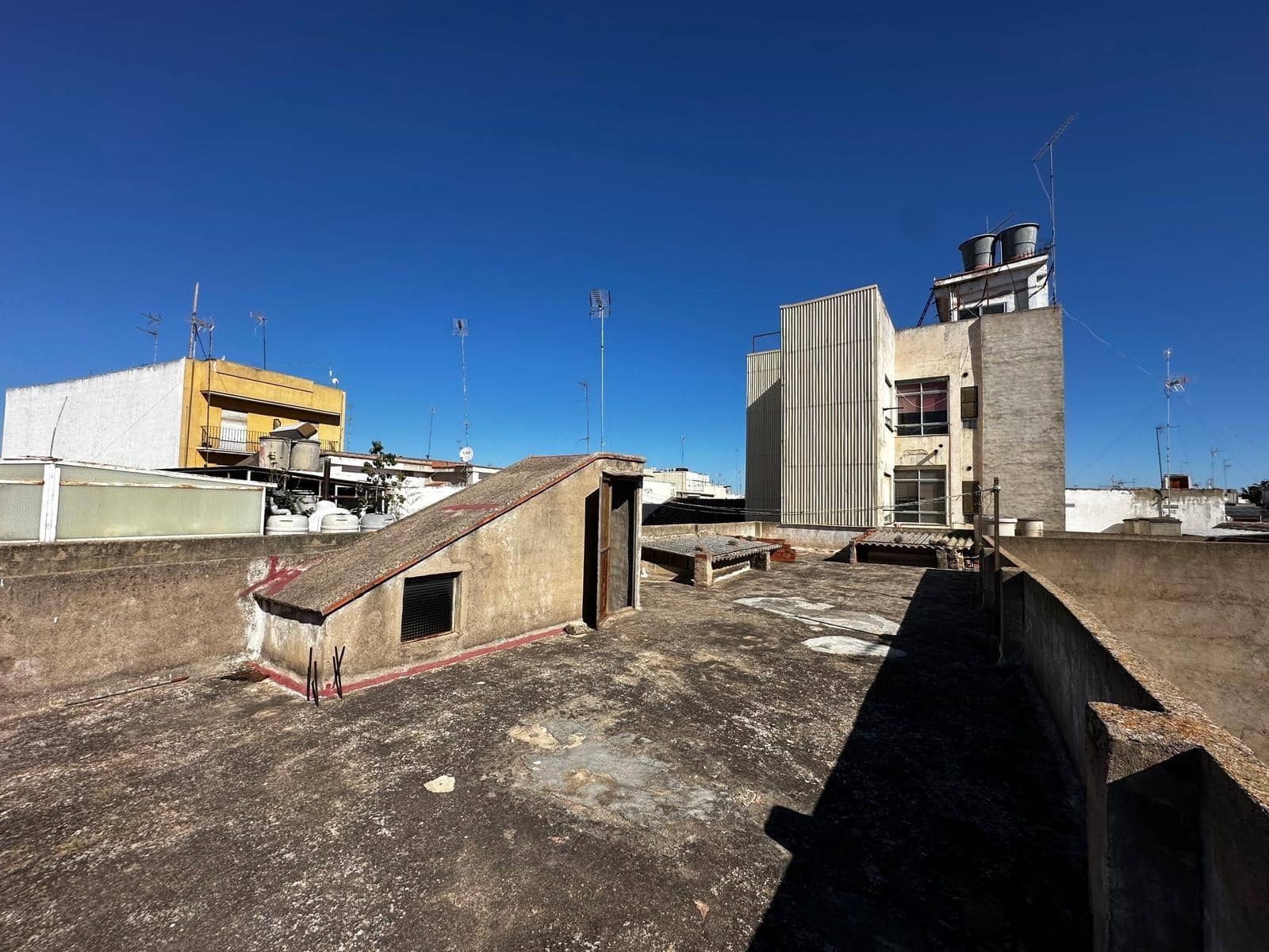 4 slaapkamer Huis te koop in Carlet met garage - € 140.000 (Ref: 8247829)