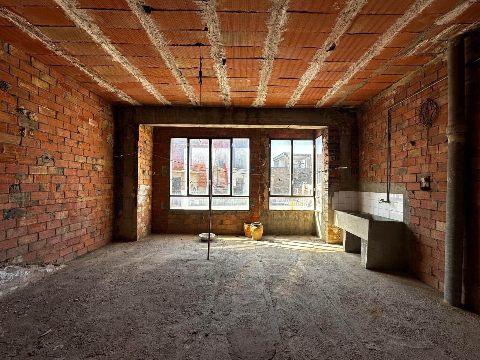 4 slaapkamer Huis te koop in Carlet met garage - € 140.000 (Ref: 8247829)