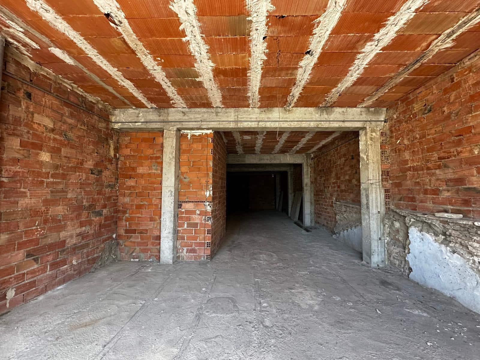 4 slaapkamer Huis te koop in Carlet met garage - € 140.000 (Ref: 8247829)