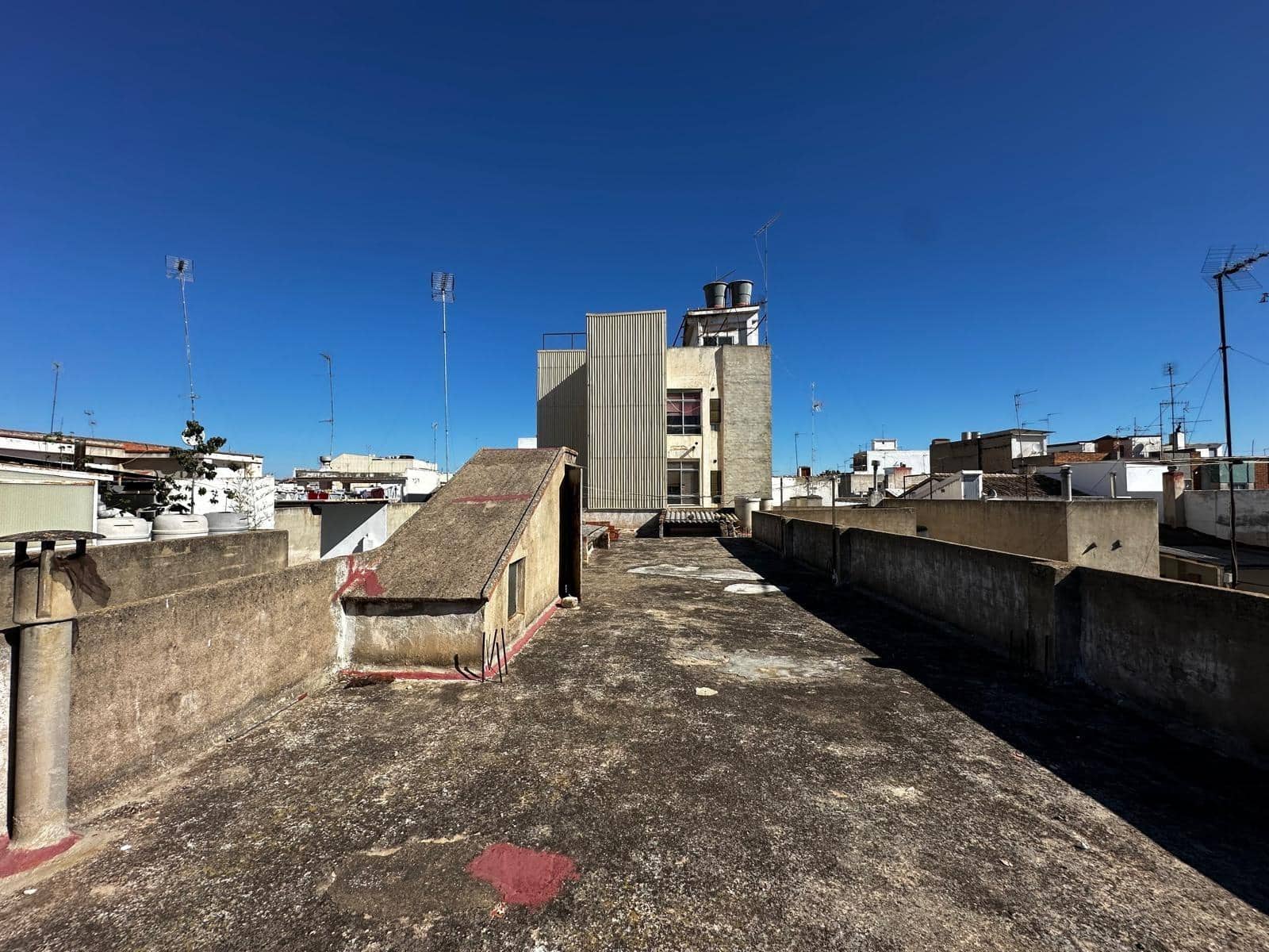 4 slaapkamer Huis te koop in Carlet met garage - € 140.000 (Ref: 8247829)