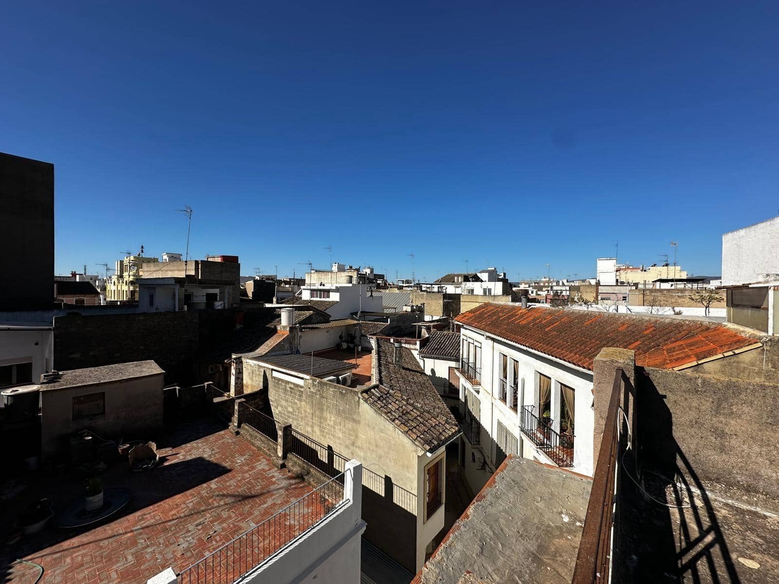 4 slaapkamer Huis te koop in Carlet met garage - € 140.000 (Ref: 8247829)