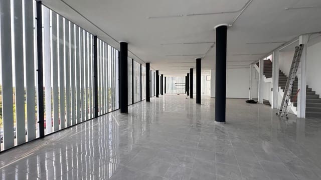 Business for sale in Algemesí - € 560,000 (Ref: 8279194)