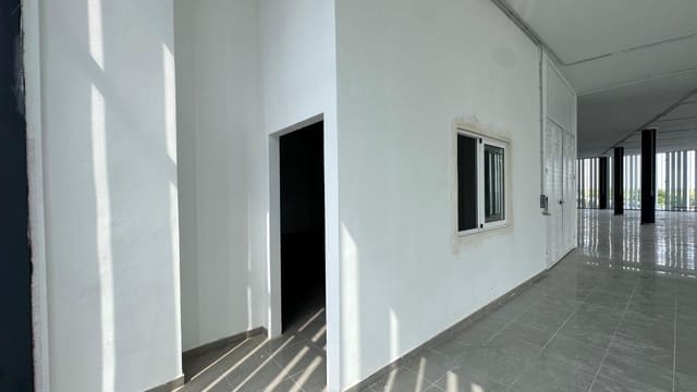 Business for sale in Algemesí - € 560,000 (Ref: 8279194)