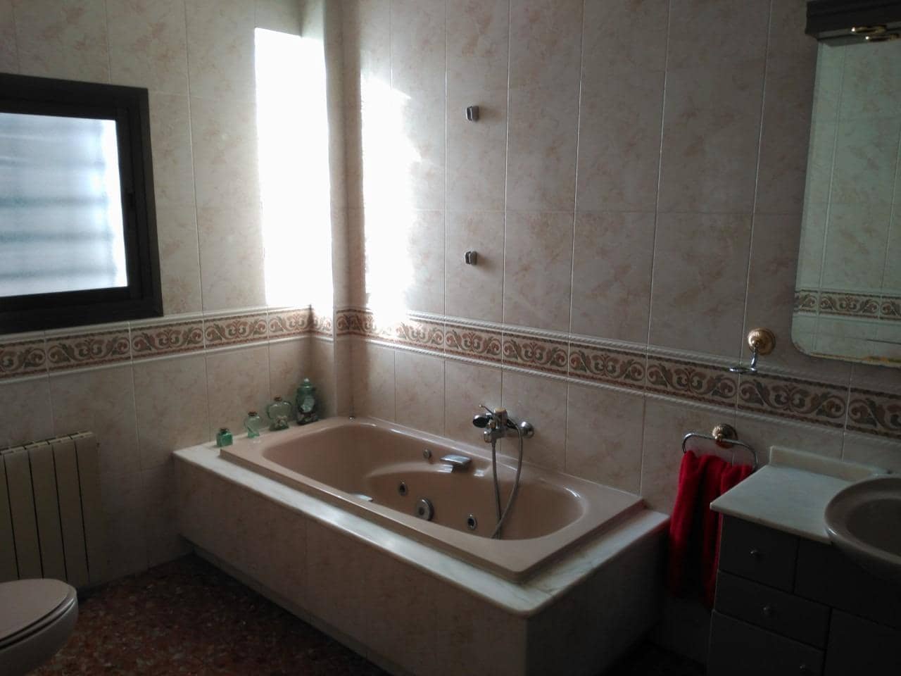 7 sypialnia Penthouse na sprzedaż w Masalaves z garażem - 195 000 € (Ref: 8290424)