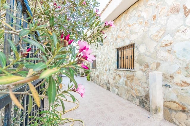 4 soveværelse Villa til salg i Alfarp med swimmingpool - € 380.000 (Ref: 8411426)