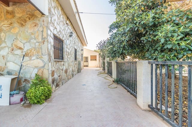 4 soveværelse Villa til salg i Alfarp med swimmingpool - € 380.000 (Ref: 8411426)