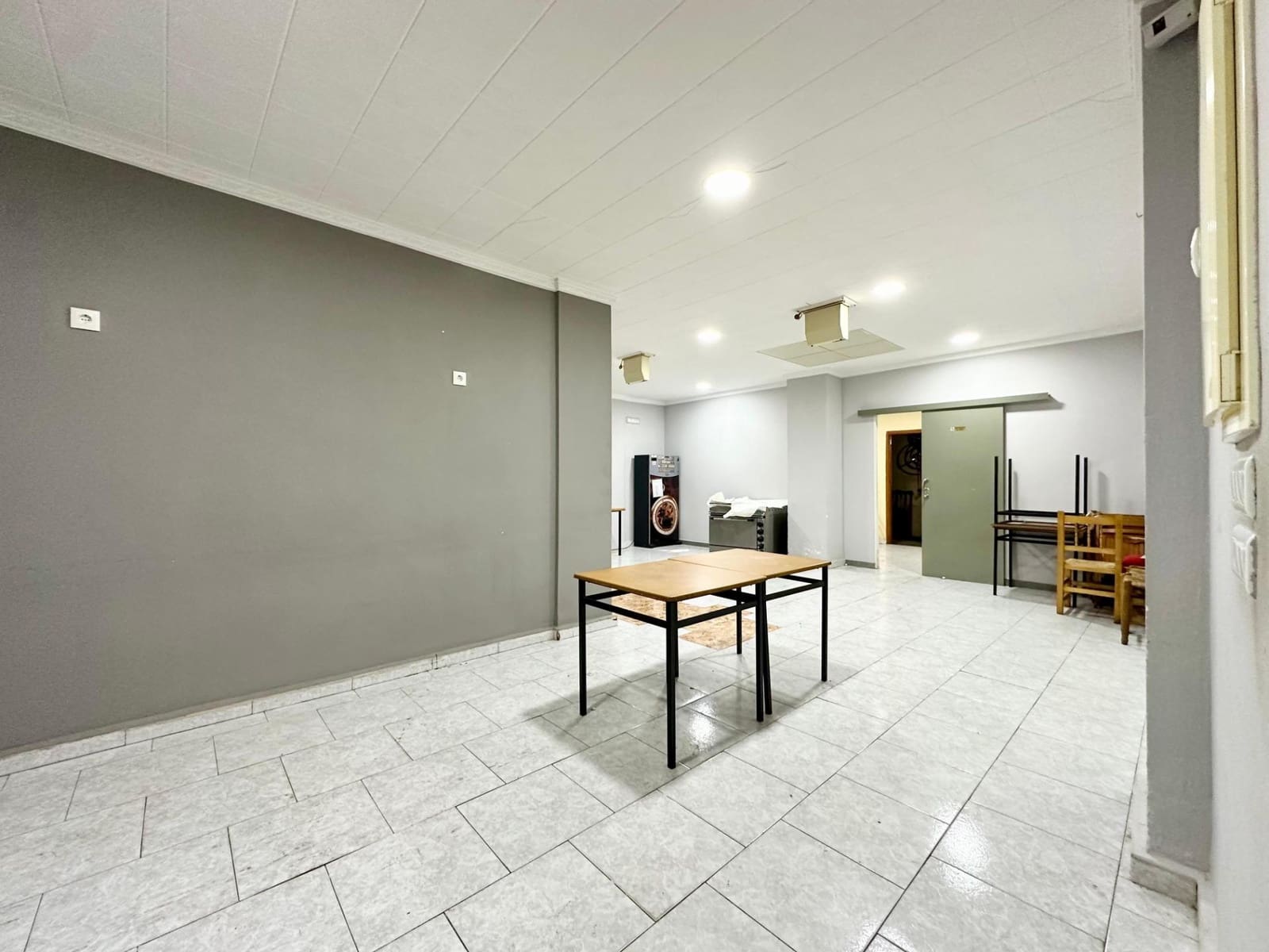 Kommersiell til salgs i L'Alcudia - € 135 000 (Ref: 8595343)