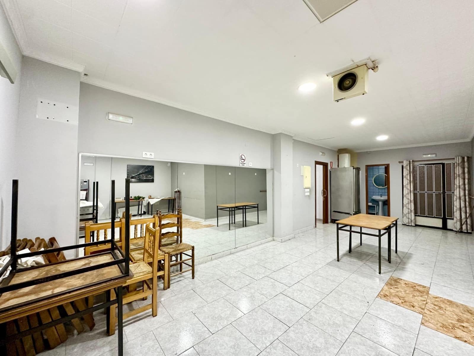 Kommersiell til salgs i L'Alcudia - € 135 000 (Ref: 8595343)