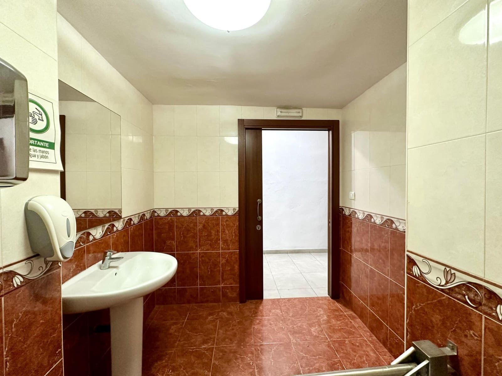 Kommersiell til salgs i L'Alcudia - € 135 000 (Ref: 8595343)