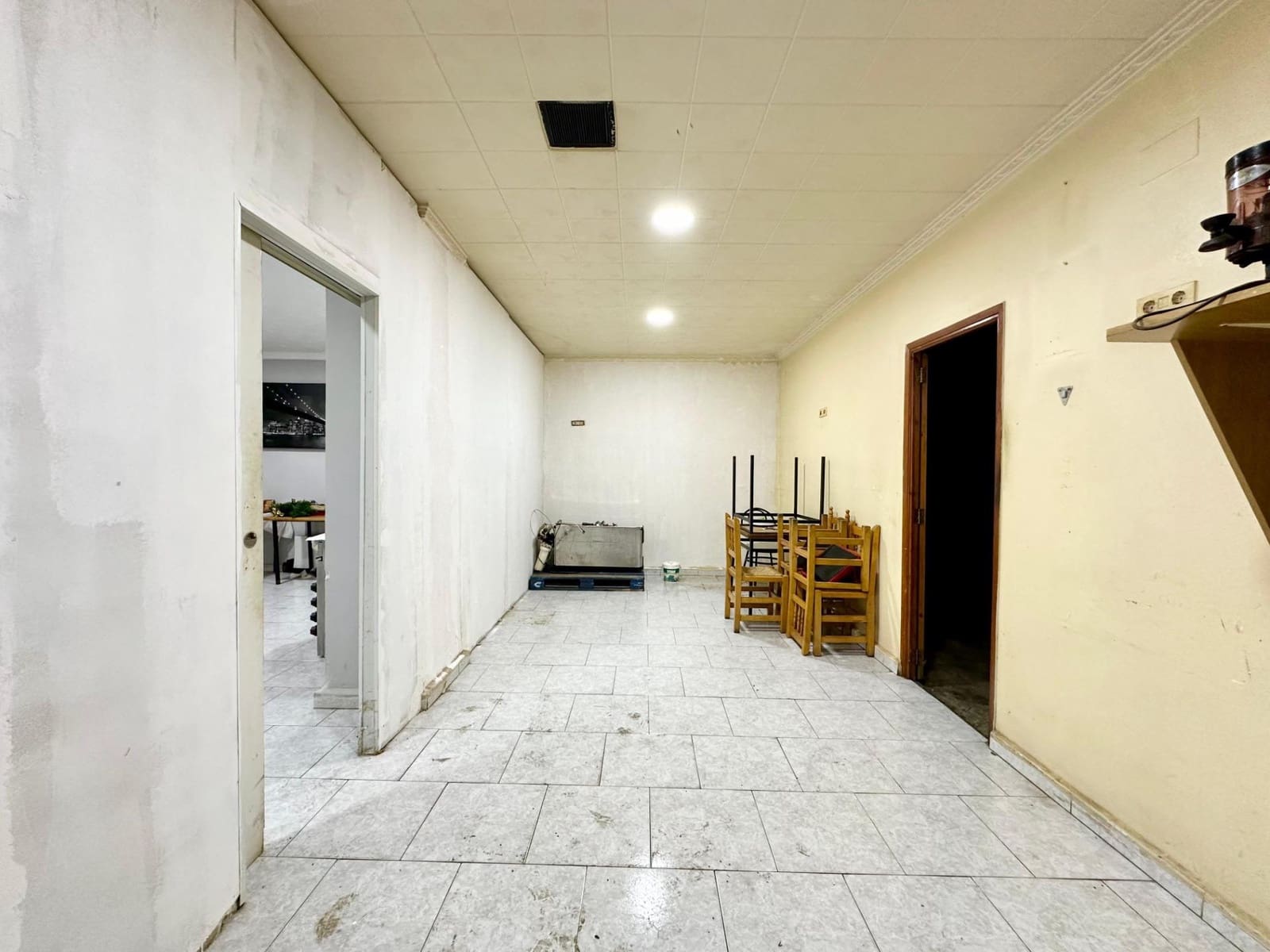 Kommersiell til salgs i L'Alcudia - € 135 000 (Ref: 8595343)