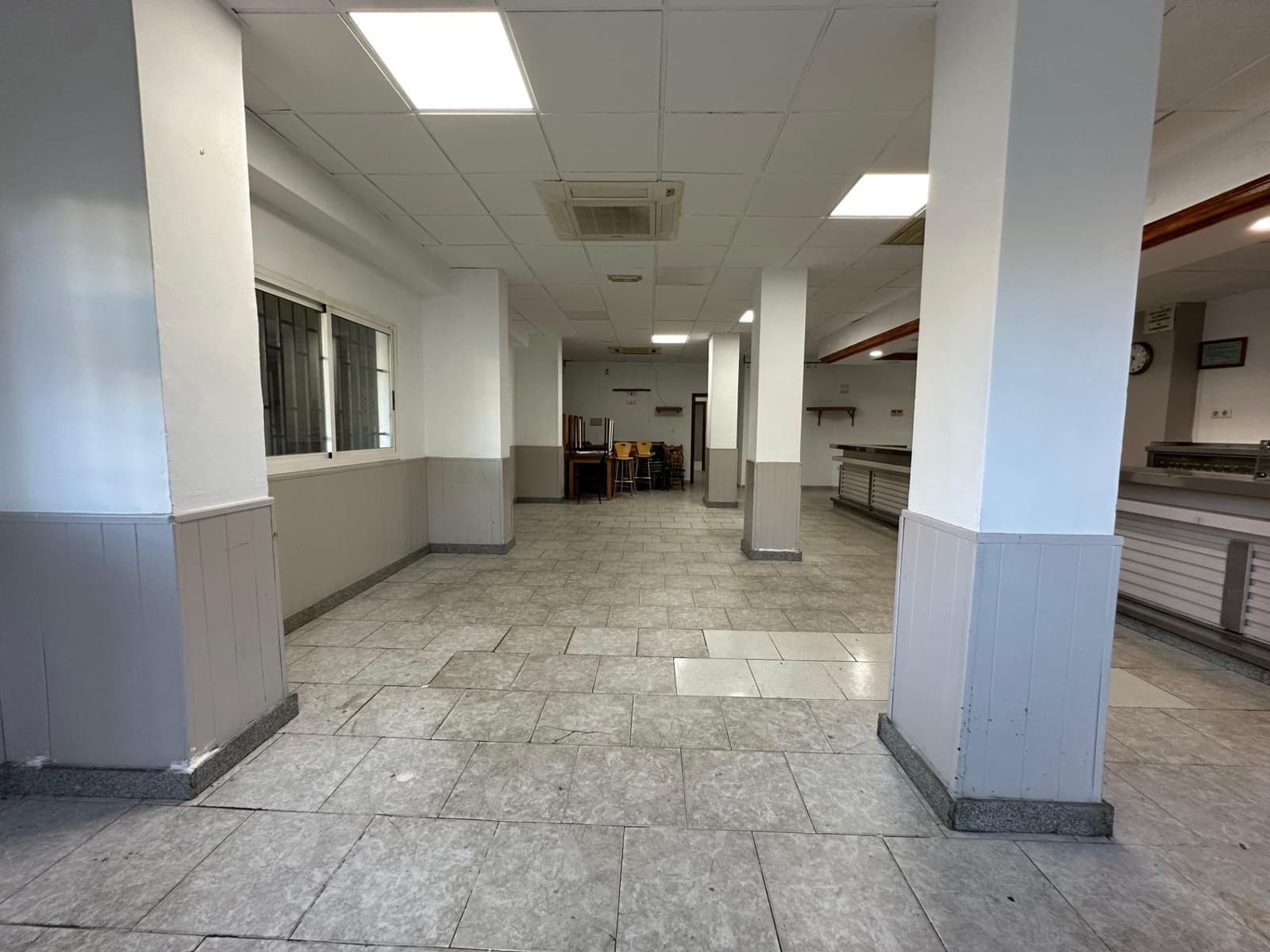 Kommersiell til salgs i L'Alcudia - € 135 000 (Ref: 8595343)