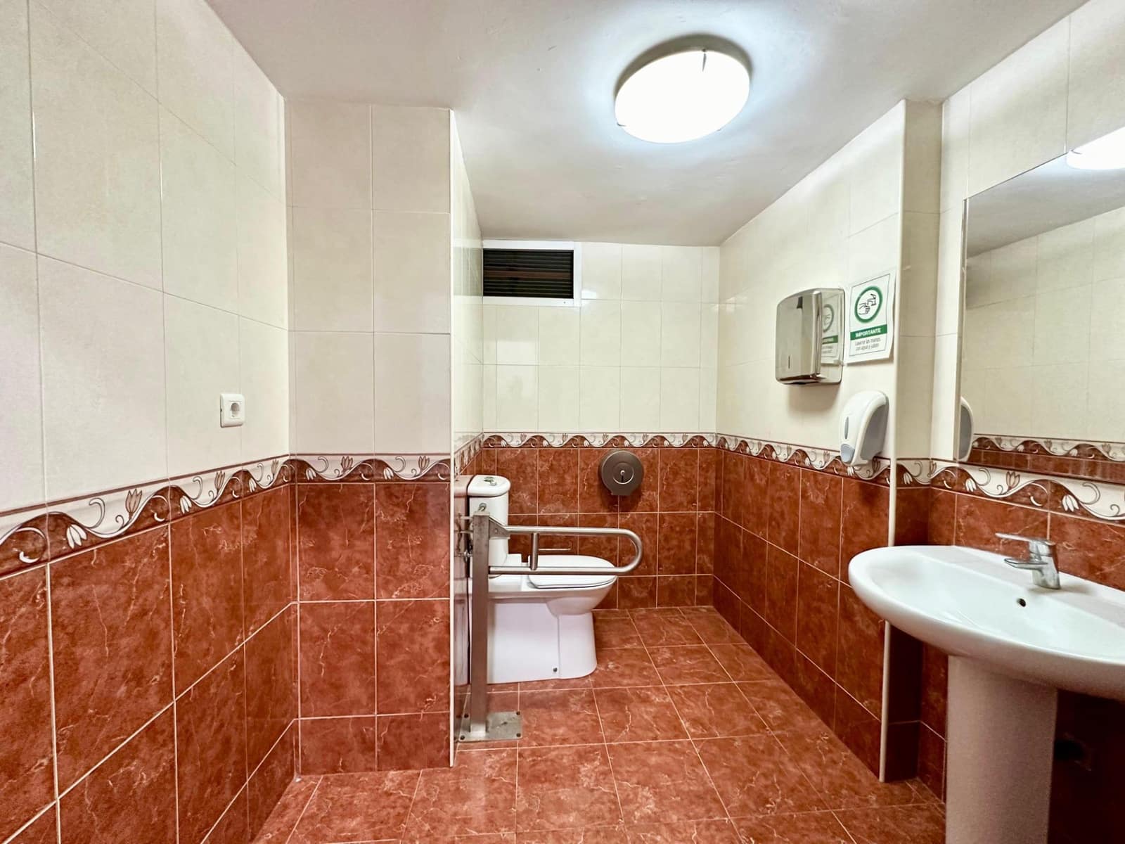 Kommersiell til salgs i L'Alcudia - € 135 000 (Ref: 8595343)