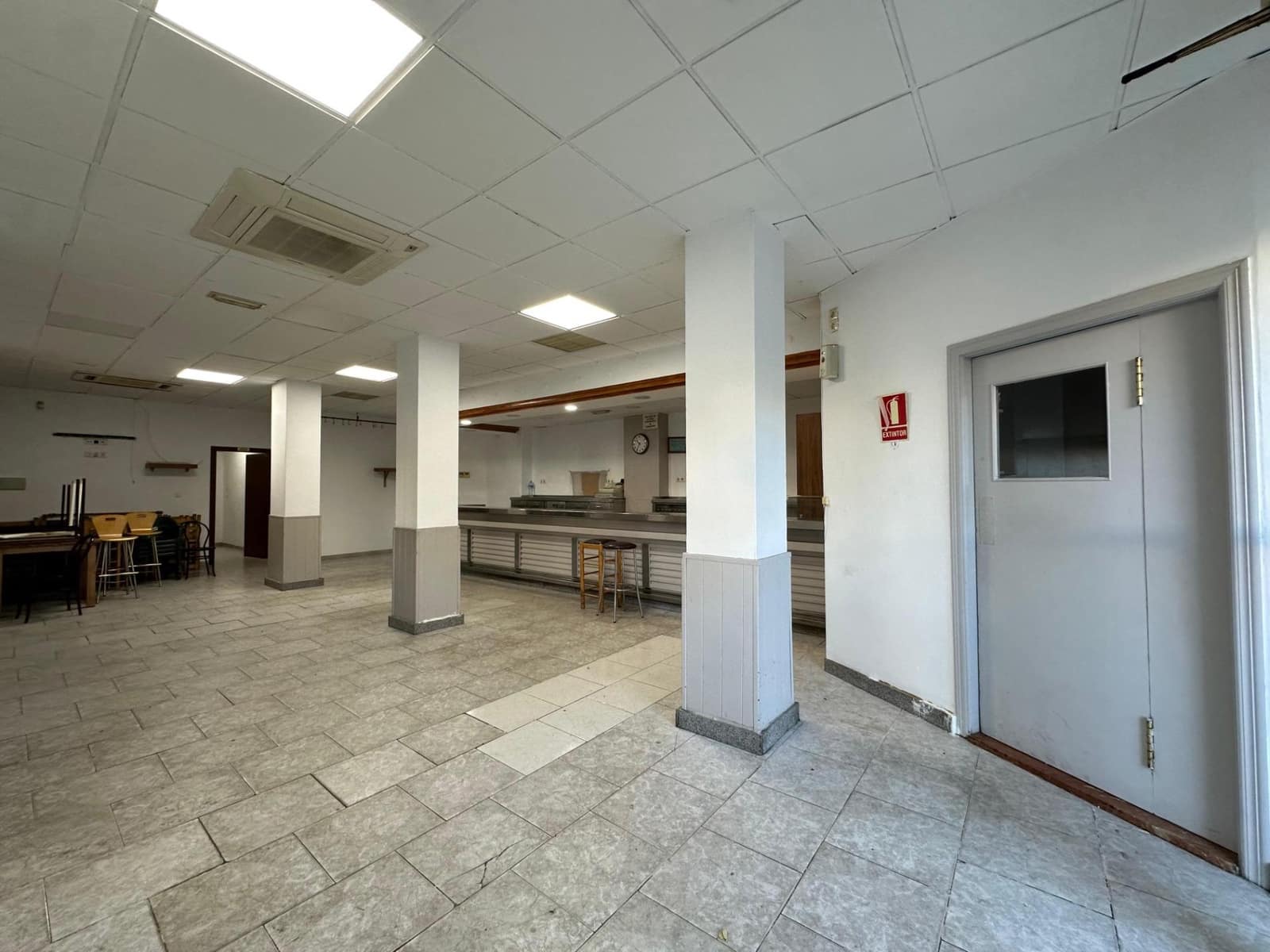 Kommersiell til salgs i L'Alcudia - € 135 000 (Ref: 8595343)