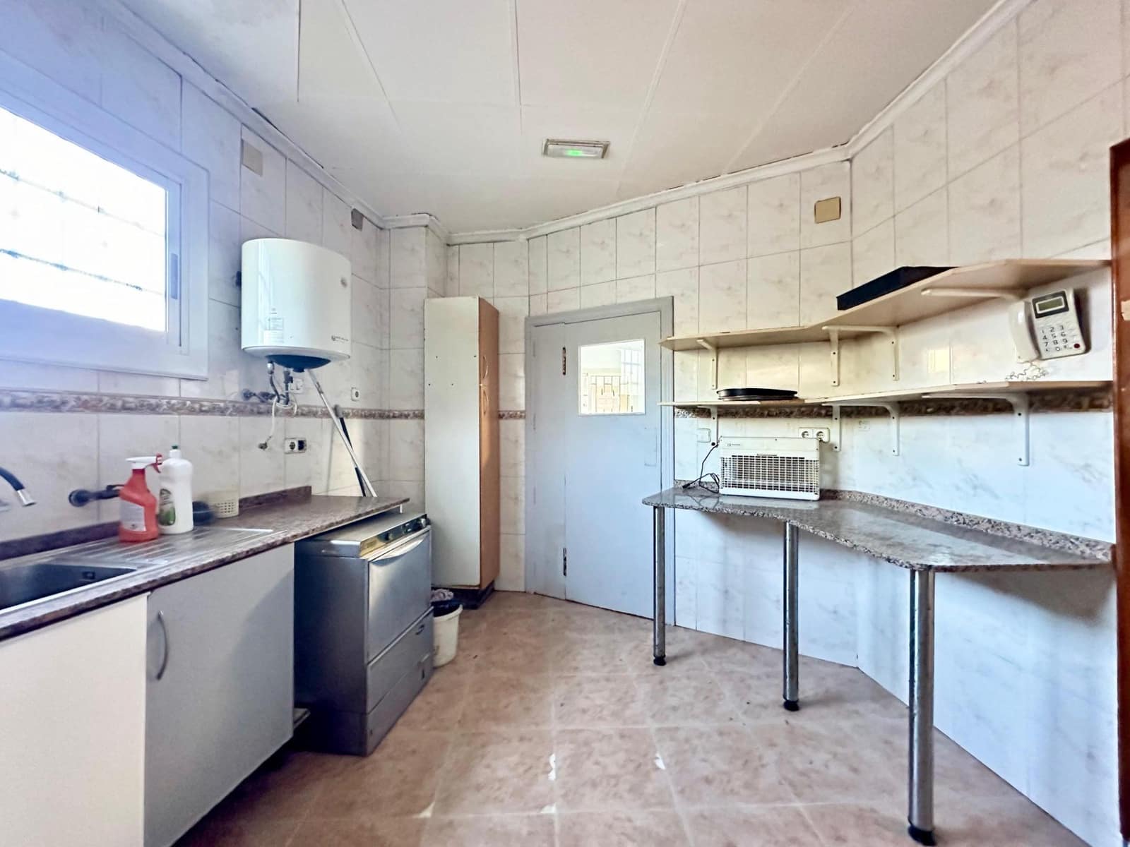 Kommersiell til salgs i L'Alcudia - € 135 000 (Ref: 8595343)