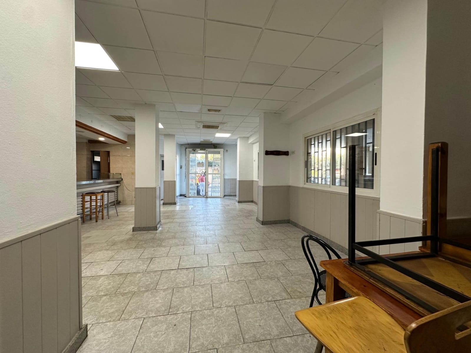 Kommersiell til salgs i L'Alcudia - € 135 000 (Ref: 8595343)