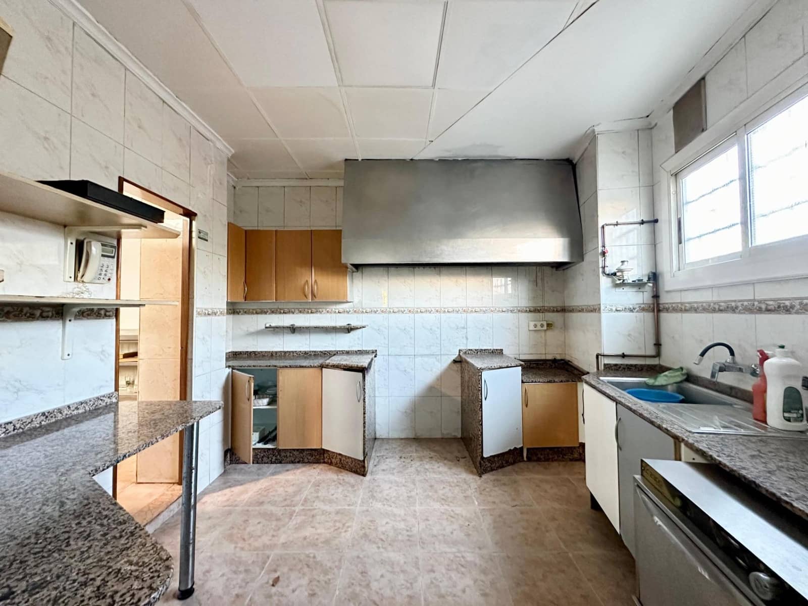 Kommersiell til salgs i L'Alcudia - € 135 000 (Ref: 8595343)