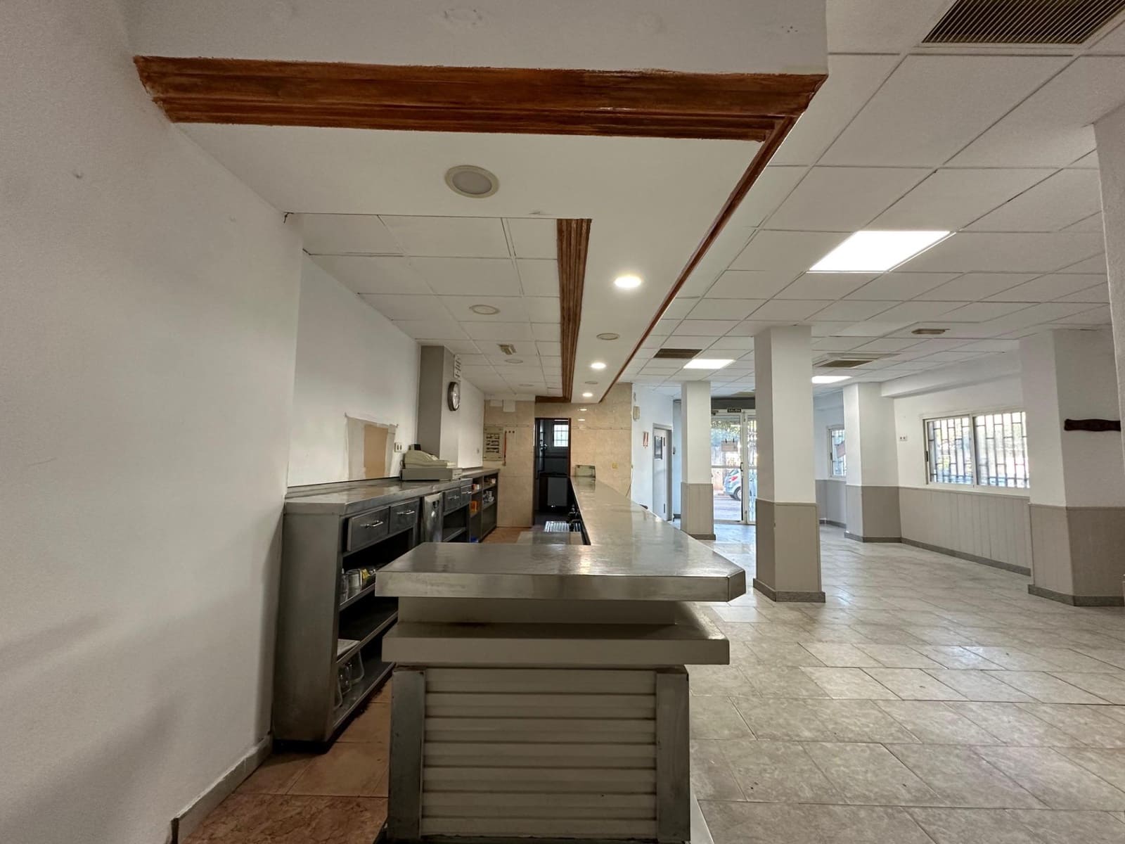 Kommersiell til salgs i L'Alcudia - € 135 000 (Ref: 8595343)