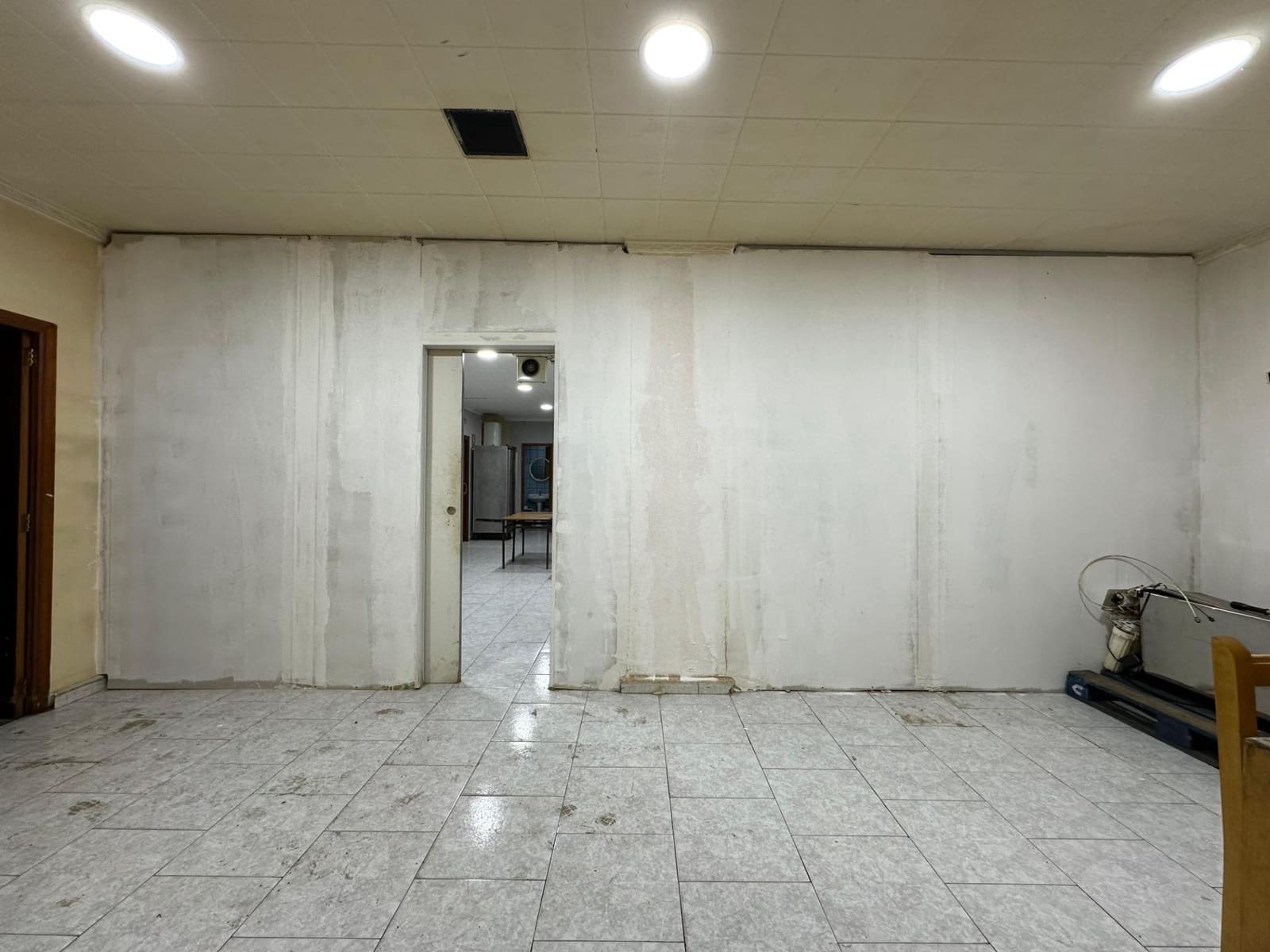 Kommersiell til salgs i L'Alcudia - € 135 000 (Ref: 8595343)