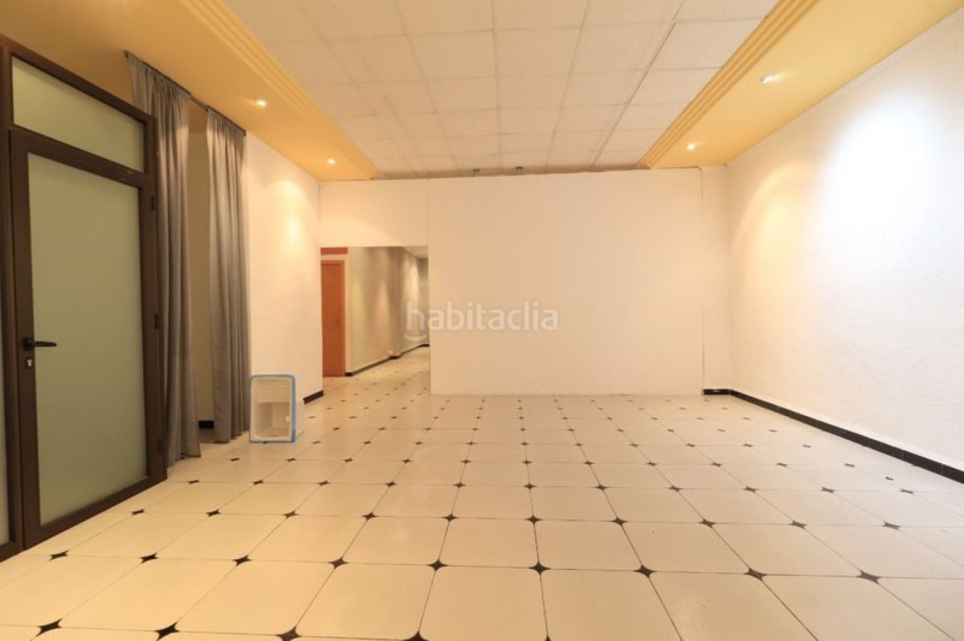 Erhverv til salg i L'Alcudia - € 100.000 (Ref: 8806330)