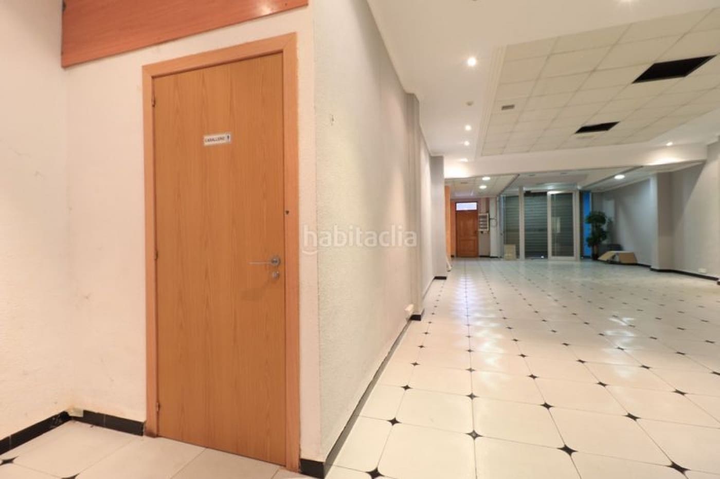 Erhverv til salg i L'Alcudia - € 100.000 (Ref: 8806330)