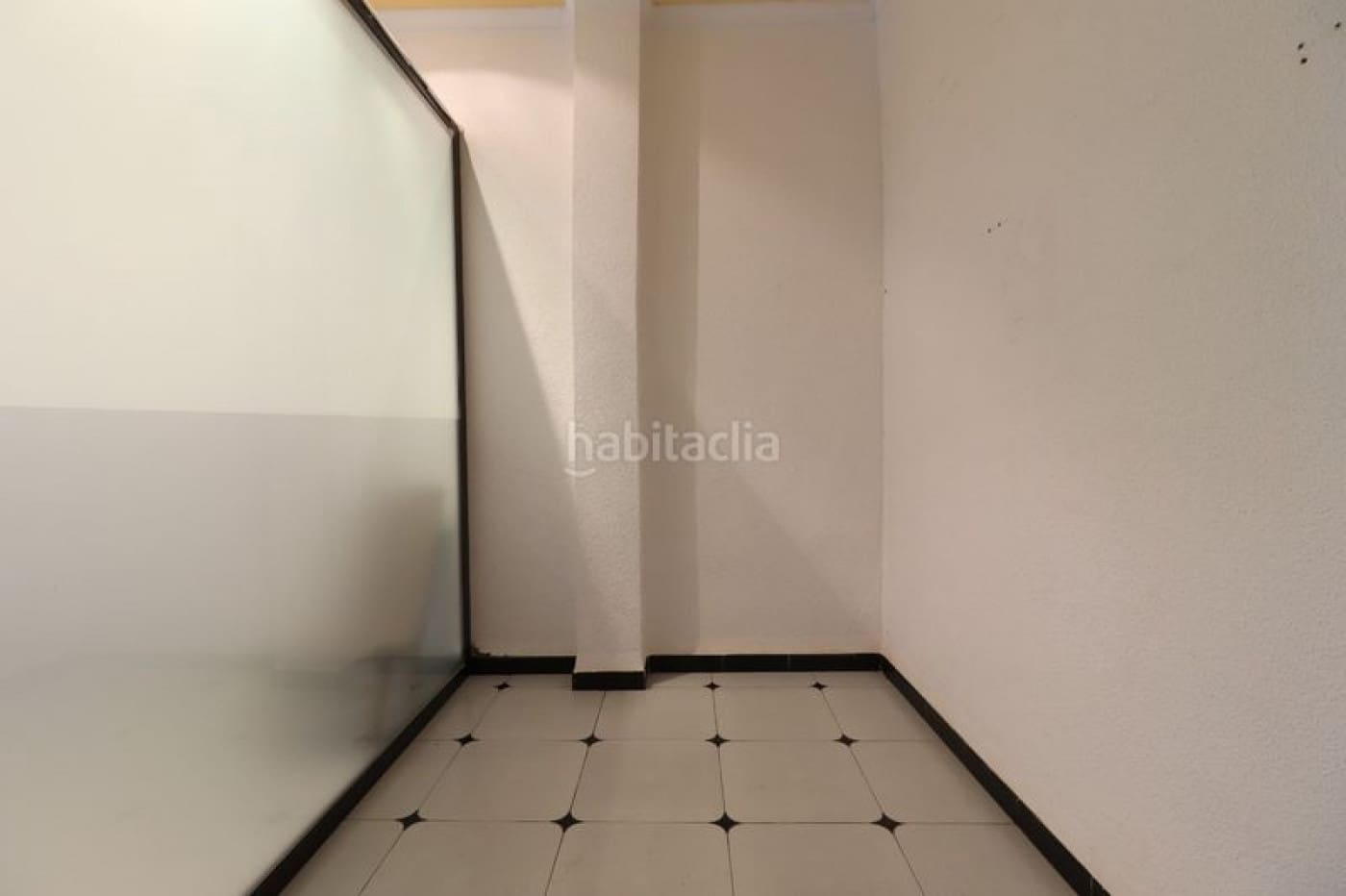 Erhverv til salg i L'Alcudia - € 100.000 (Ref: 8806330)