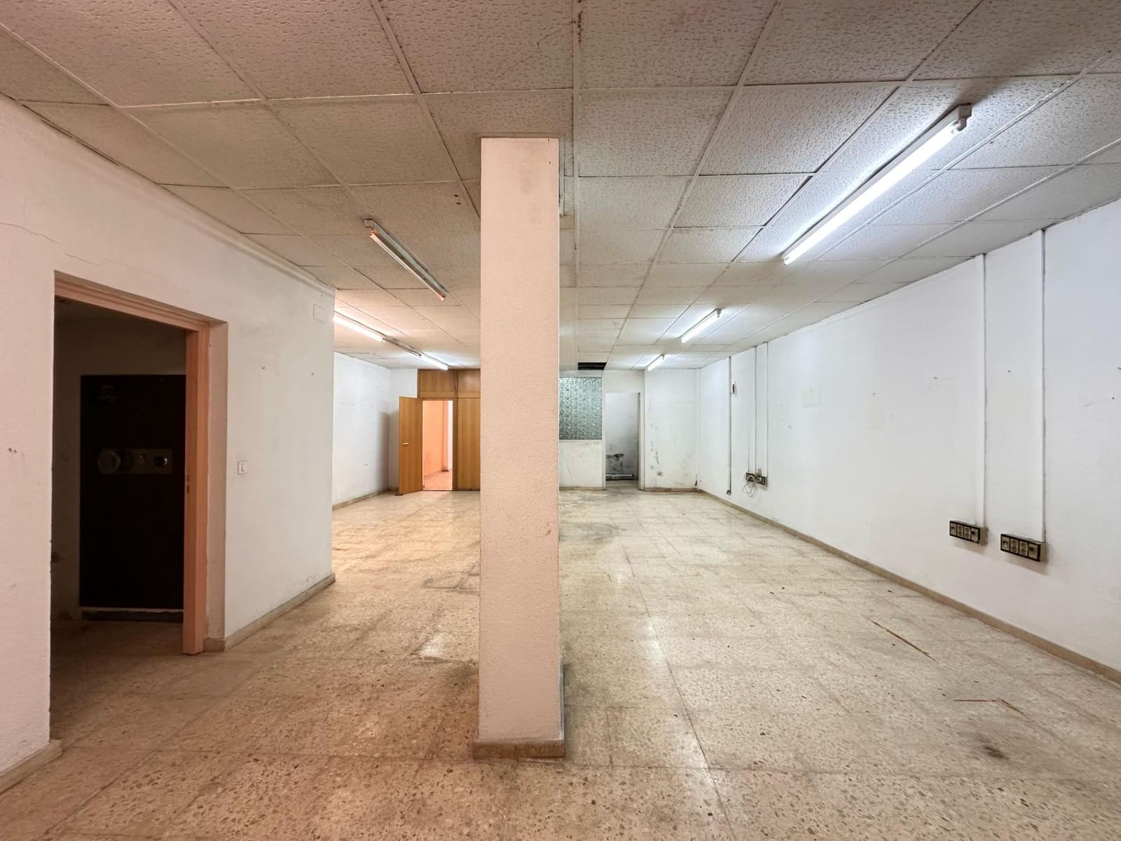 Kaupallinen vuokrattavana paikassa Carlet - 400 € (Ref: 8836772)