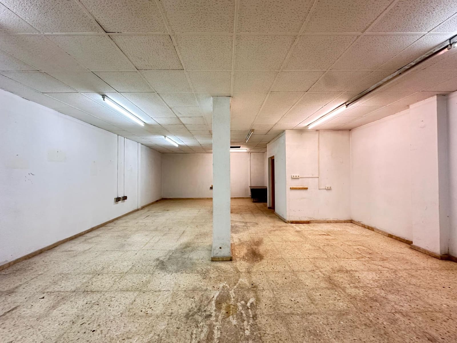 Kaupallinen vuokrattavana paikassa Carlet - 400 € (Ref: 8836772)