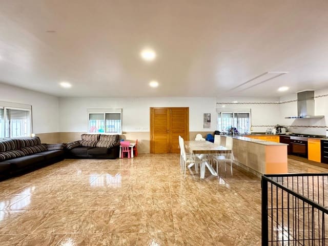 4 bedroom Villa for sale in Carlet with pool - € 320,000 (Ref: 8886058)