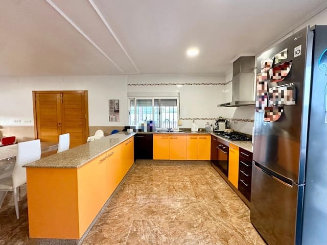 4 bedroom Villa for sale in Carlet with pool - € 320,000 (Ref: 8886058)