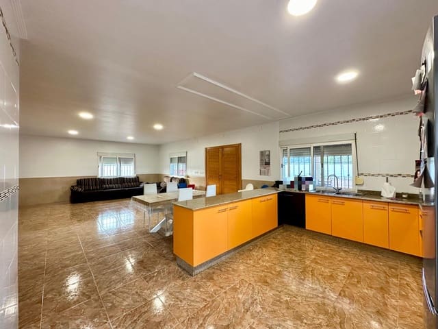 4 bedroom Villa for sale in Carlet with pool - € 320,000 (Ref: 8886058)