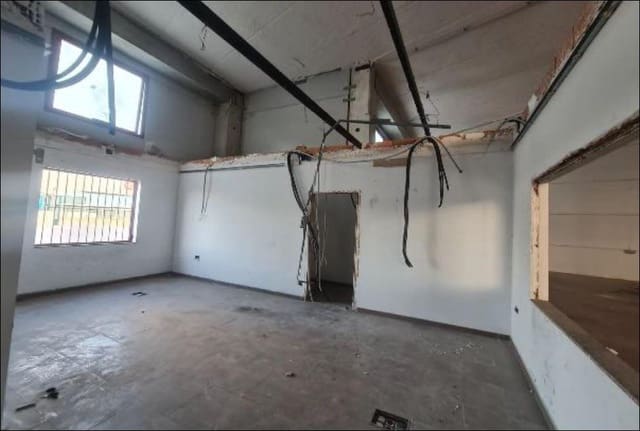 Business for sale in Alzira - € 466,400 (Ref: 8894942)