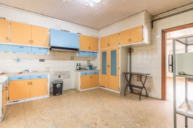 Commercial for sale in Carlet - € 195,000 (Ref: 8932129)