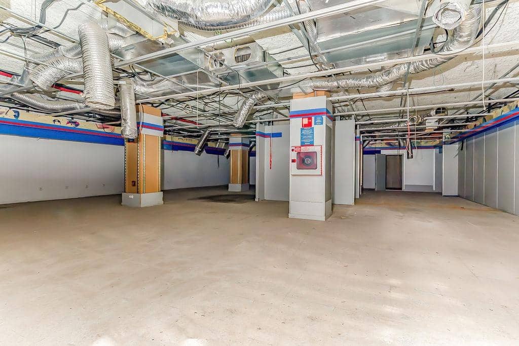 Commercial for sale in Alzira - € 750,000 (Ref: 8936822)