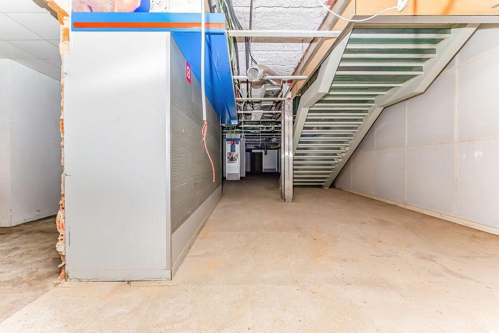 Commercial for sale in Alzira - € 750,000 (Ref: 8936822)