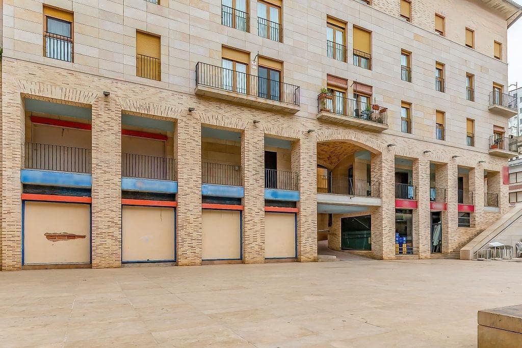 Commercial for sale in Alzira - € 750,000 (Ref: 8936822)