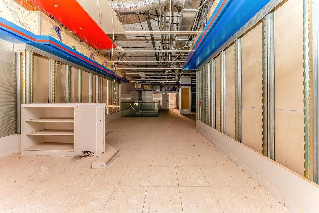 Commercial for sale in Alzira - € 750,000 (Ref: 8936822)