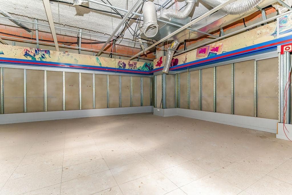 Commercial for sale in Alzira - € 750,000 (Ref: 8936822)