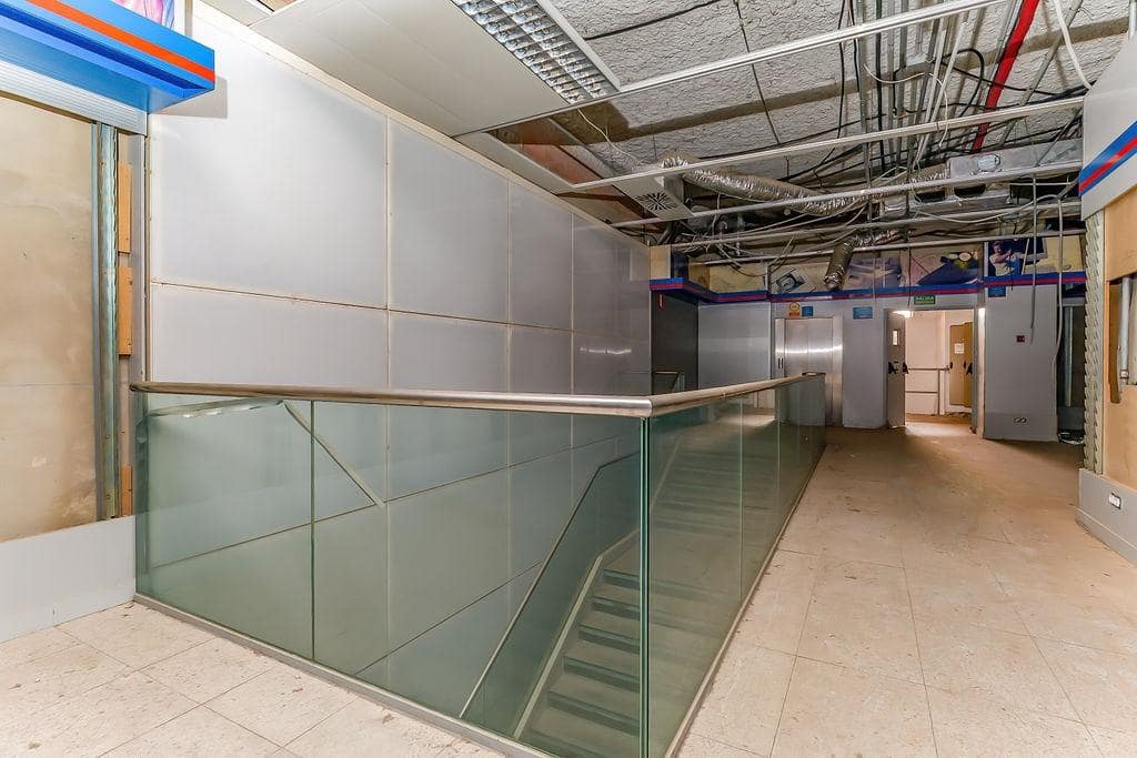 Commercial for sale in Alzira - € 750,000 (Ref: 8936822)